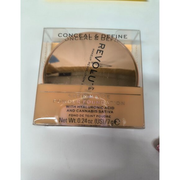 Makeup Revolution Other - Makeup Revolution Conceal & Define Powder Foundation 0.24 7g